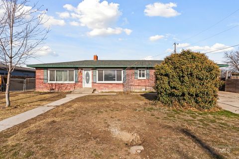 Photo of 544 W Falls Ave, Twin Falls, ID 83301 (MLS # 98973708)