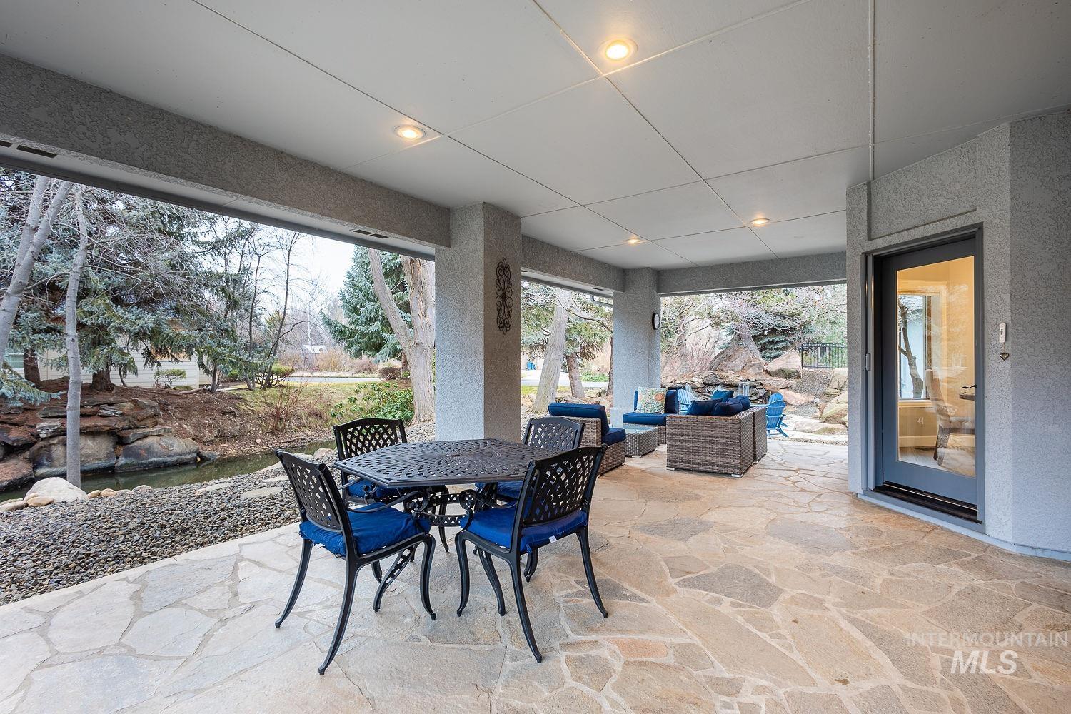 View of patio / terrace featuring outdoor lounge area