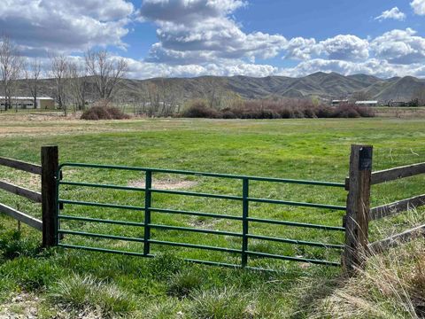 Photo of 2776 N Plaza Rd, Emmett, ID 83617 (MLS # 98912386)