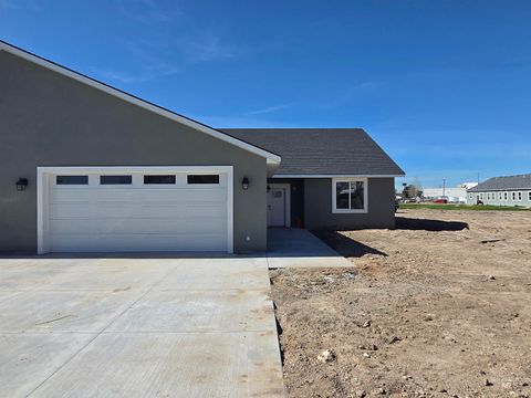 Photo of 40 Lakeside Loop, Burley, ID 83318 (MLS # 98979790)