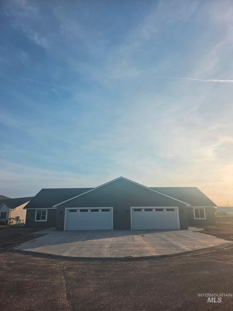 Photo of 40 Lakeside Loop, Burley, ID 83318 (MLS # 98979790)