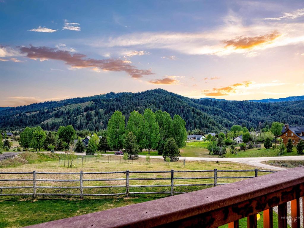 Photo of 65 Peregrine Drive, Boise, ID 83716 (MLS # 98966435)