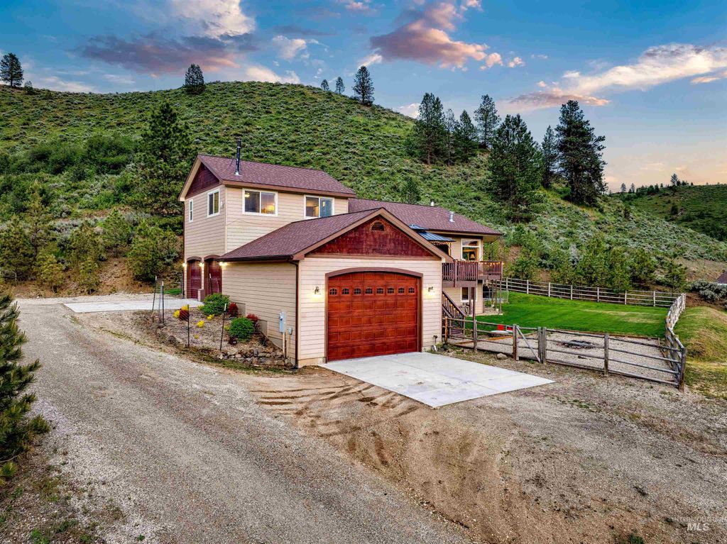 Photo of 65 Peregrine Drive, Boise, ID 83716 (MLS # 98966435)