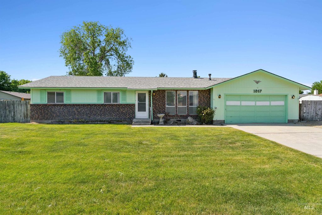 Photo of 1057 Sweetwood CIR, Nampa, ID 83651 (MLS # 98988382)
