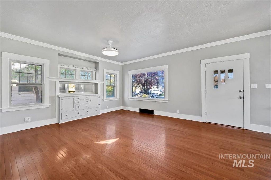 Photo of 230 7th Ave N, Twin Falls, ID 83301 (MLS # 98981528)