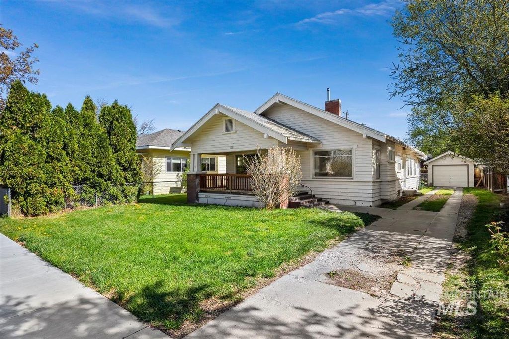 Photo of 230 7th Ave N, Twin Falls, ID 83301 (MLS # 98981528)
