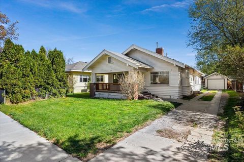 Photo of 230 7th Ave N, Twin Falls, ID 83301 (MLS # 98981528)