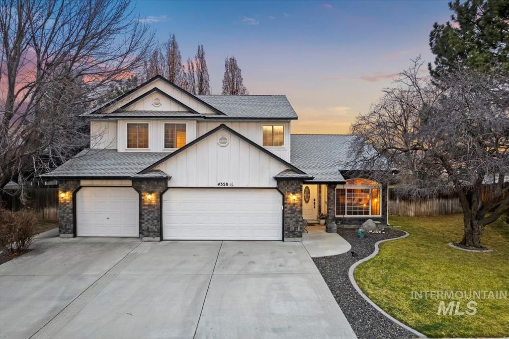 Photo of 4350 S Redhawk Way, Boise, ID 83716 (MLS # 98973339)