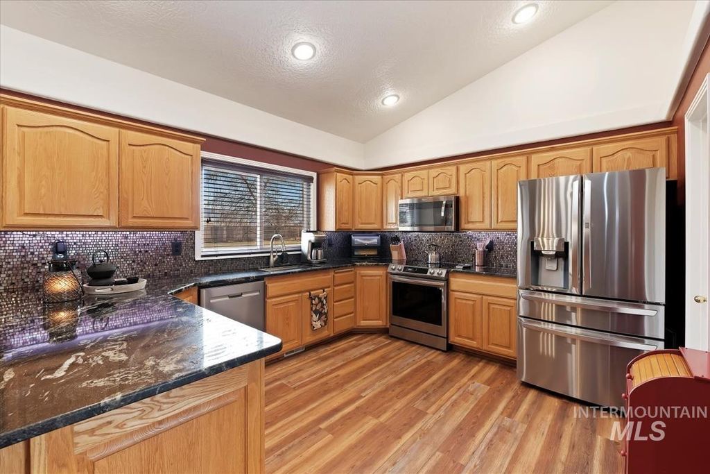 Photo of 4350 S Redhawk Way, Boise, ID 83716 (MLS # 98973339)