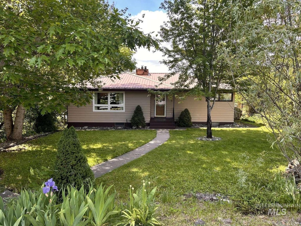 Photo of 105 N Pine St, Troy, ID 83871 (MLS # 98998975)