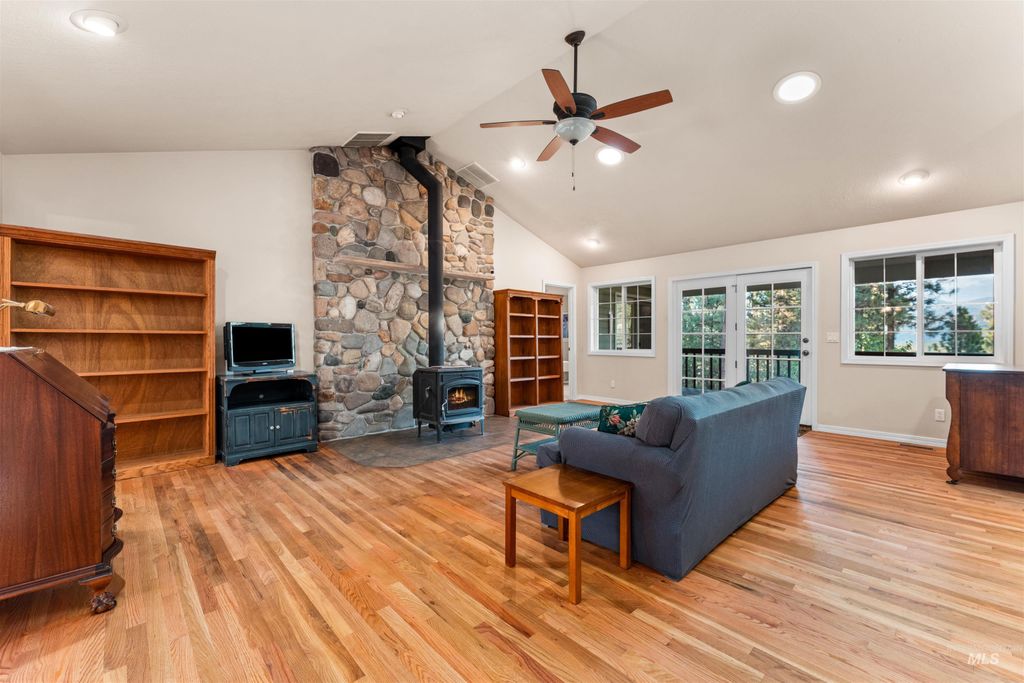 Photo of 149 Scriver Woods Rd, Garden Valley, ID 83622 (MLS # 98962772)