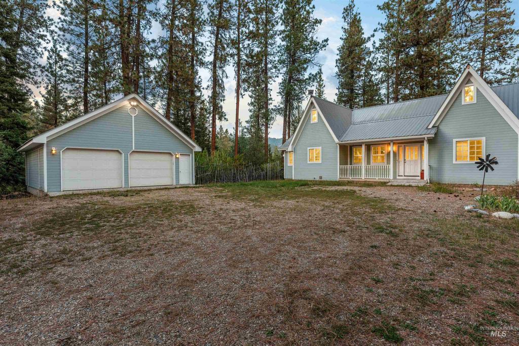 Photo of 149 Scriver Woods Rd, Garden Valley, ID 83622 (MLS # 98962772)
