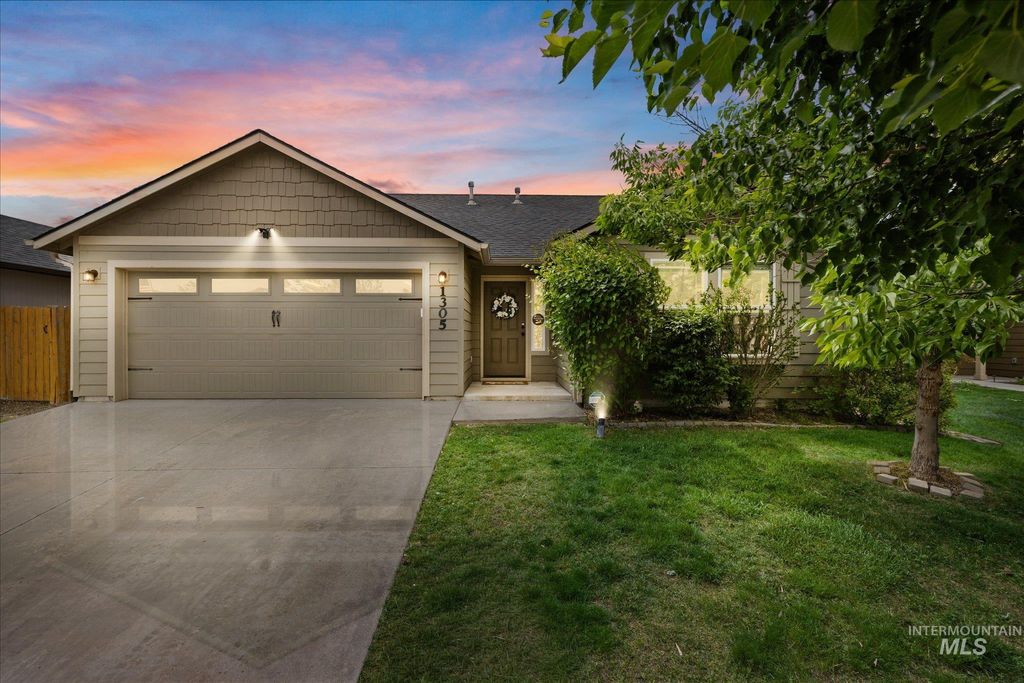 Photo of 1305 W Tacola St, Nampa, ID 83651 (MLS # 98986196)