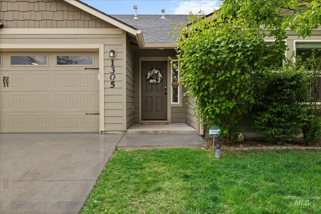 Photo of 1305 W Tacola St, Nampa, ID 83651 (MLS # 98986196)