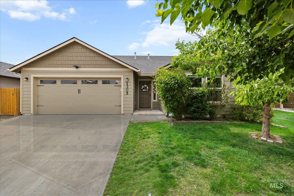 Photo of 1305 W Tacola St, Nampa, ID 83651 (MLS # 98986196)
