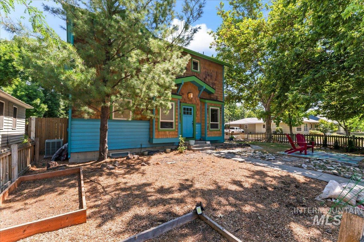 View of front facade with entry steps