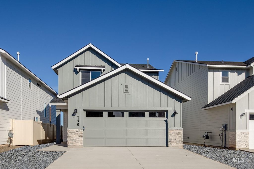 Photo of 944 Thunderbolt St, Mountain Home, ID 83647 (MLS # 98986235)