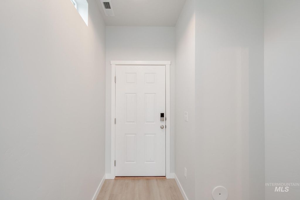 Photo of 944 Thunderbolt St, Mountain Home, ID 83647 (MLS # 98986235)