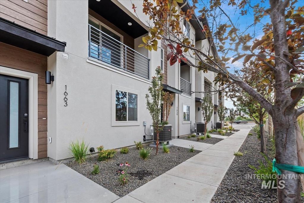 Photo of 1659 W Burlison Ln, Boise, ID 83705 (MLS # 98977280)