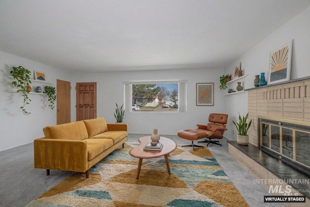 Photo of 647 NW 3rd Street, Ontario, OR 97914 (MLS # 98978684)