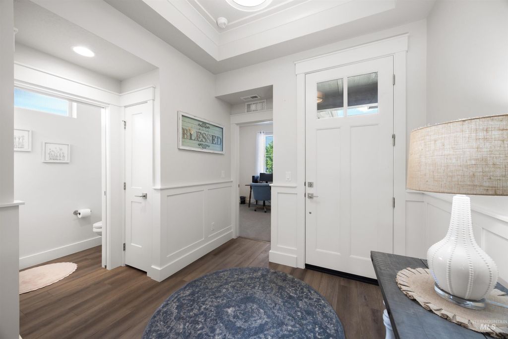 Photo of 122 N Woody Knoll Ln, Eagle, ID 83616 (MLS # 98982372)