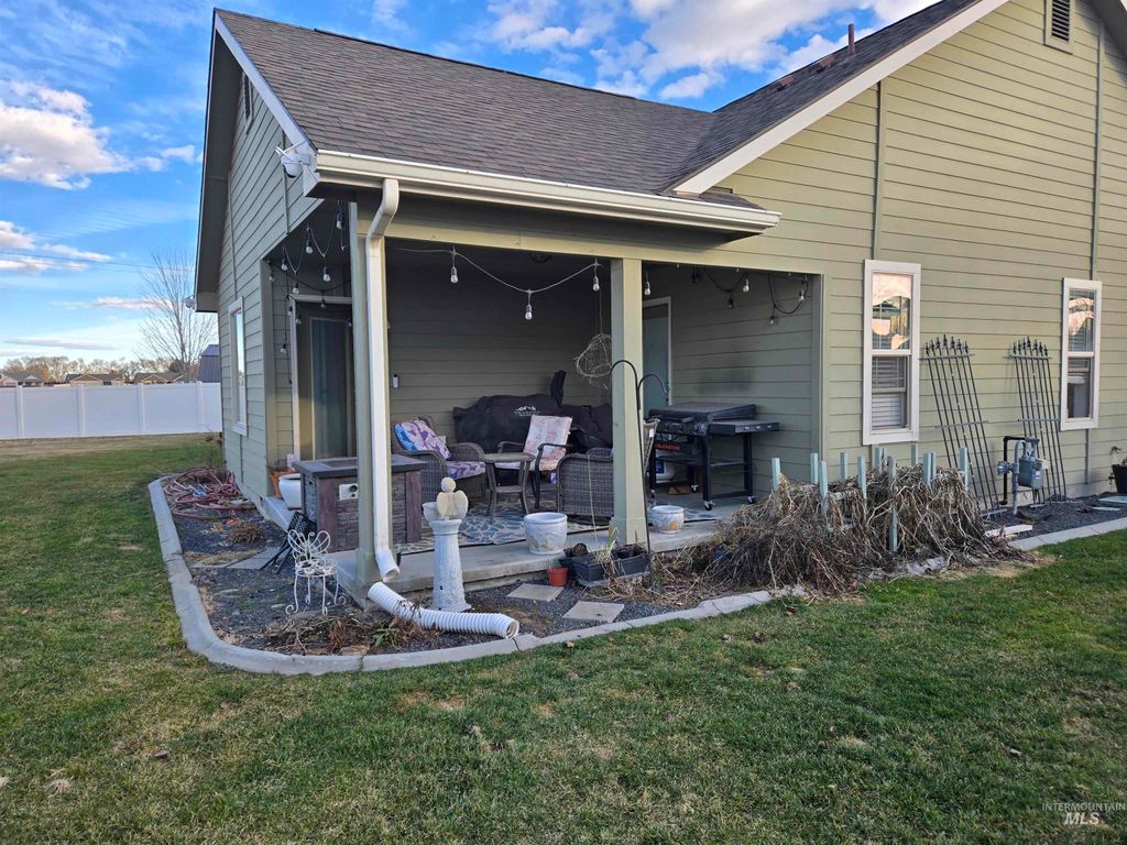 Photo of 1409 NW 7th Ave, Ontario, OR 97914 (MLS # 98975688)