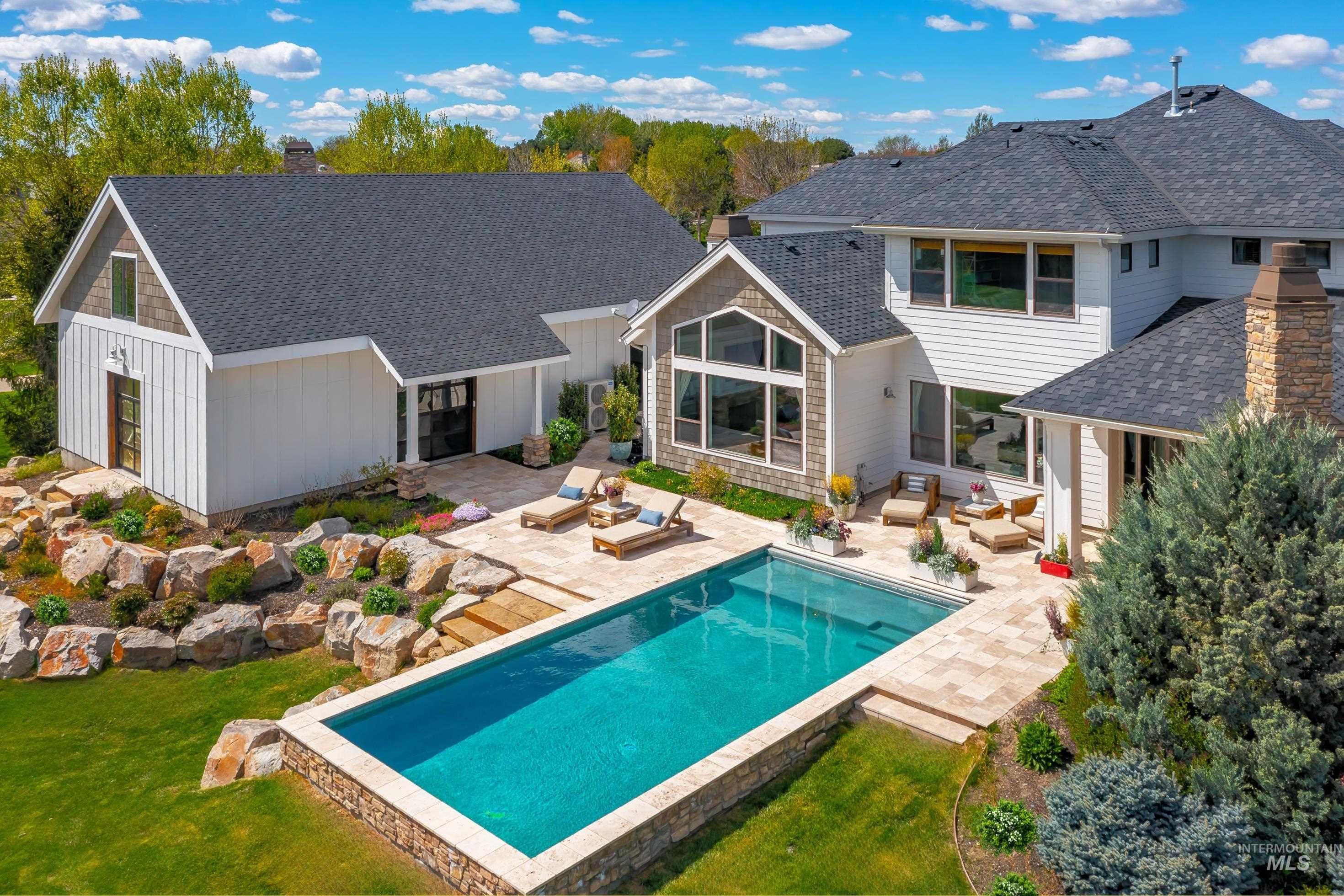 2230 N Vizcaya Way