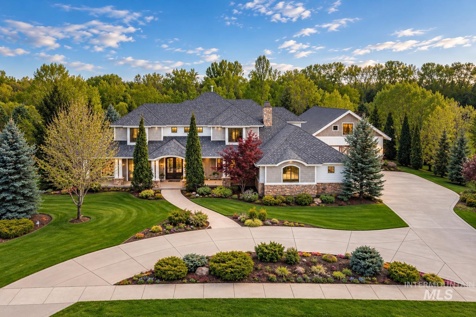 2230 N Vizcaya Way