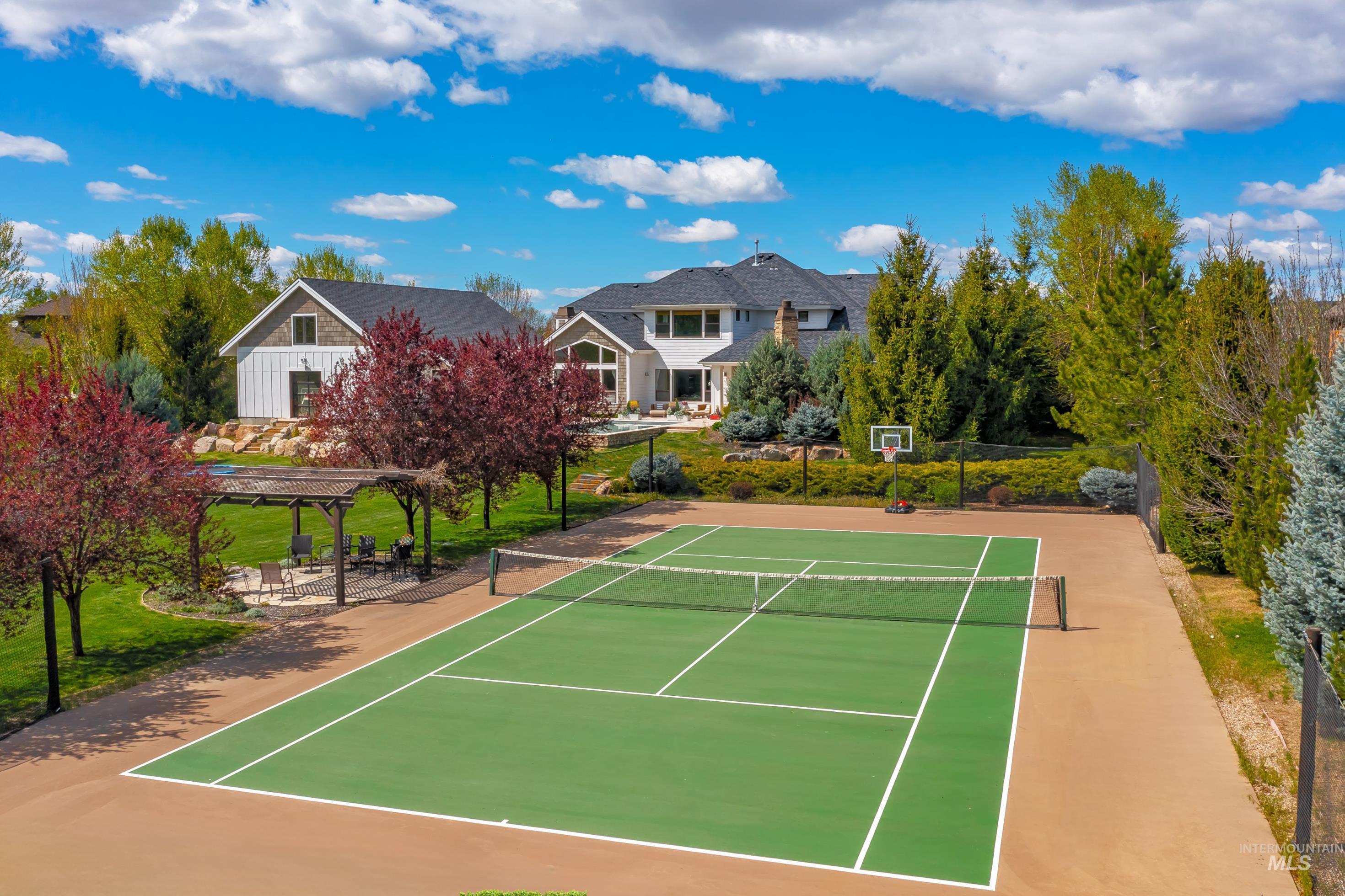 2230 N Vizcaya Way