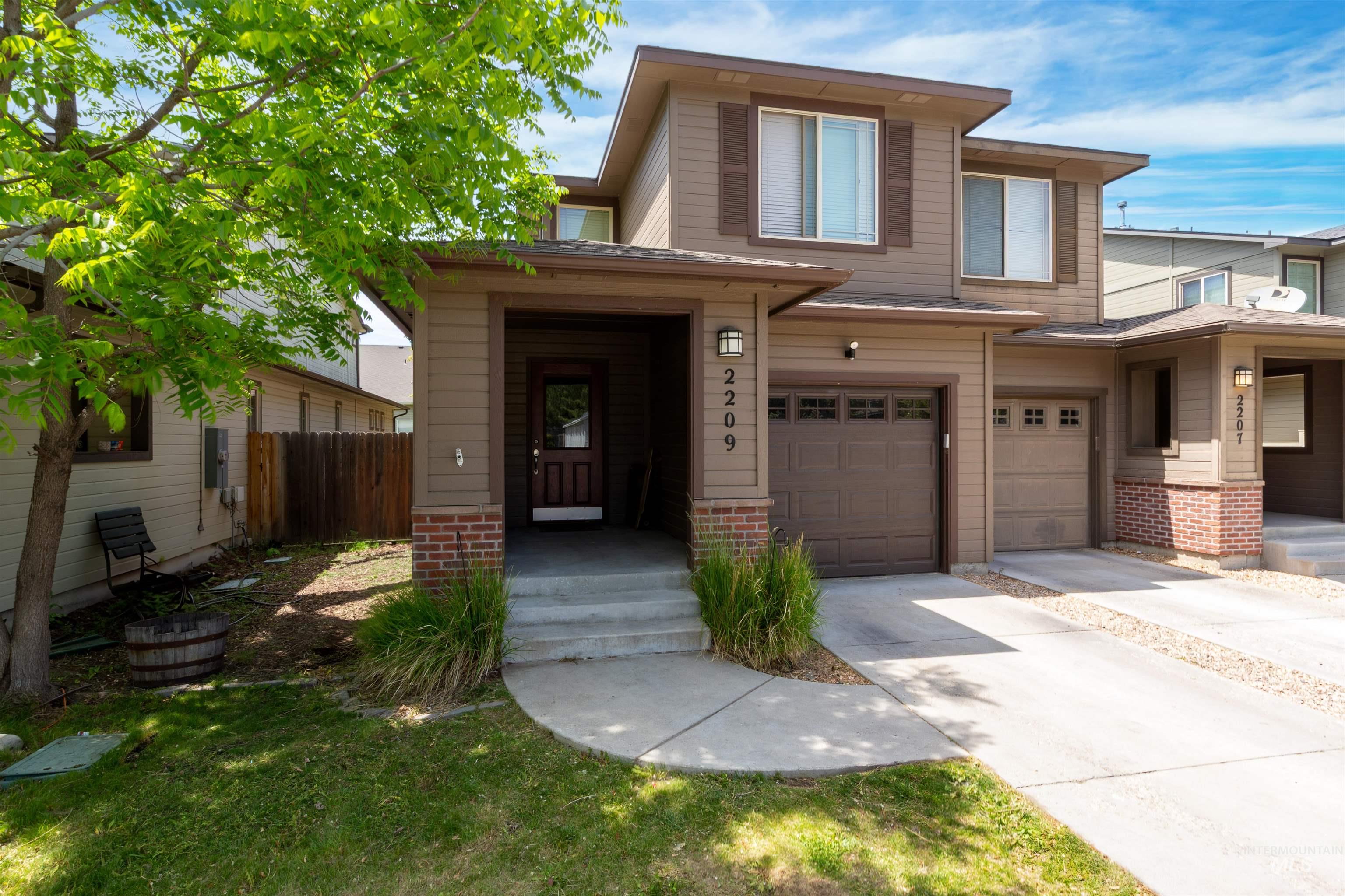 2209 S Amy Avenue