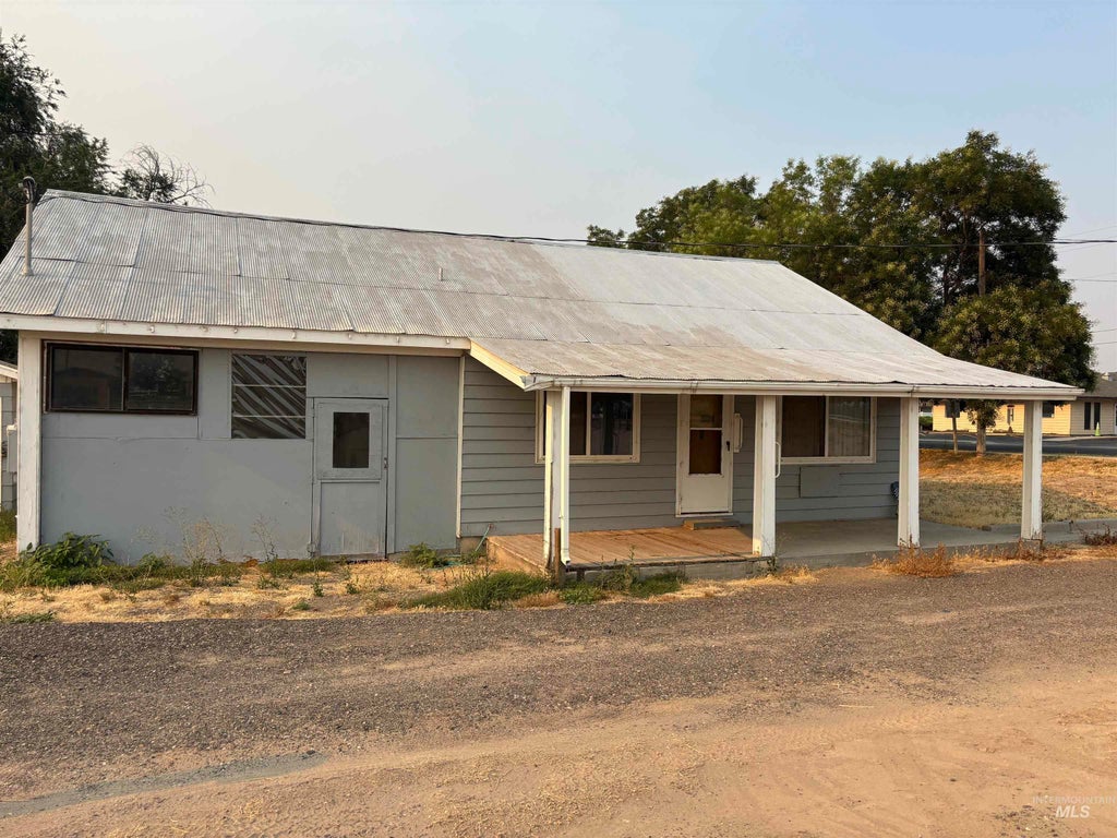 Photo of 733 Sunset Dr, Ontario, OR 97914 (MLS # 98996148)