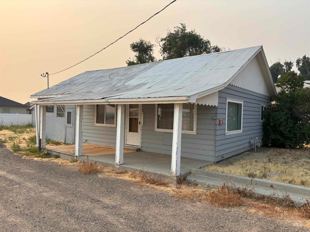 Photo of 733 Sunset Dr, Ontario, OR 97914 (MLS # 98996148)
