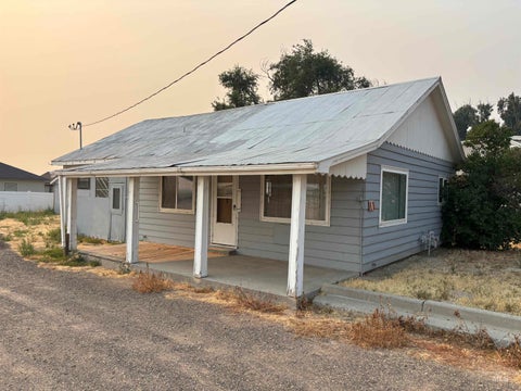 Photo of 733 Sunset Dr, Ontario, OR 97914 (MLS # 98996148)