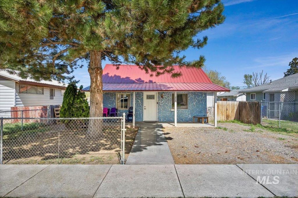 Photo of 304 E 5th Ave, Jerome, ID 83338 (MLS # 98979852)