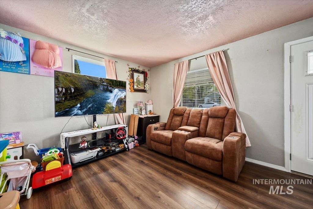 Photo of 304 E 5th Ave, Jerome, ID 83338 (MLS # 98979852)