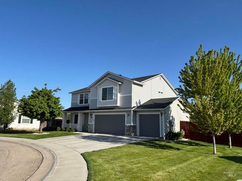 Photo of 138 NE Malad Ct, Mountain Home, ID 83647 (MLS # 98986412)