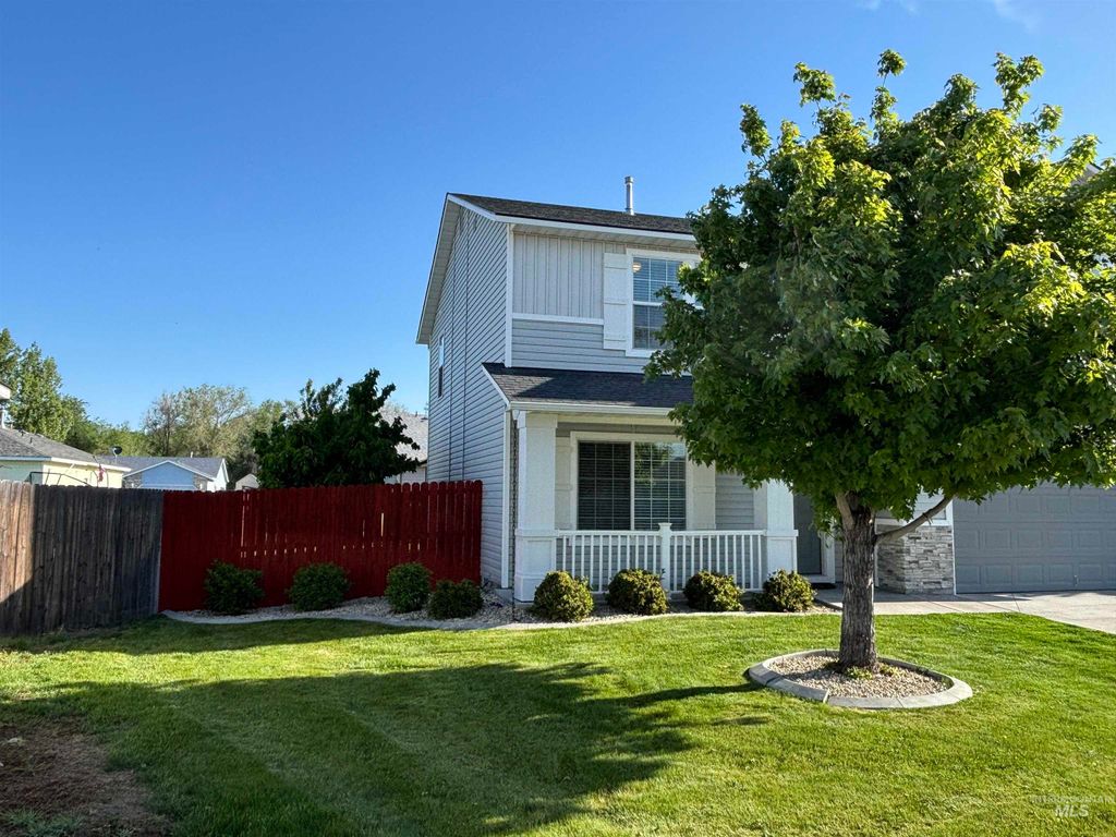 Photo of 138 NE Malad Ct, Mountain Home, ID 83647 (MLS # 98986412)