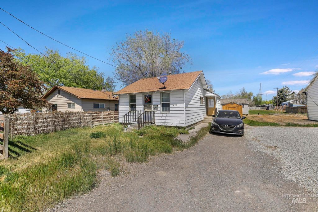 Photo of 459 Borah Ave, Twin Falls, ID 83301 (MLS # 98985584)