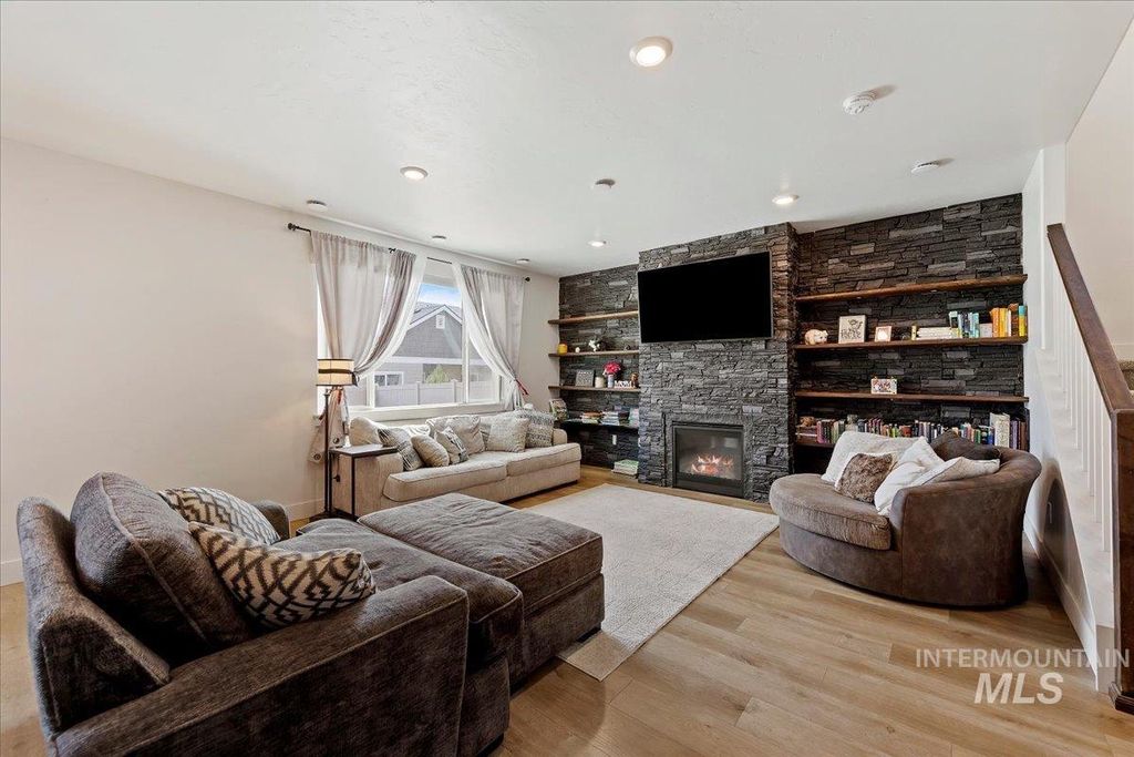 Photo of 11055 Roaring Fork St, Caldwell, ID 83605 (MLS # 98994022)