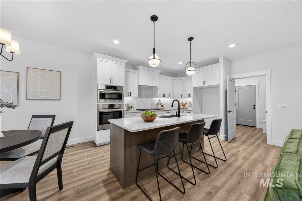 Photo of 1529 N Parkshire Way, Meridian, ID 83642 (MLS # 98981652)