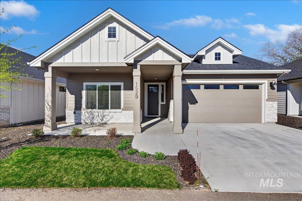 Photo of 1529 N Parkshire Way, Meridian, ID 83642 (MLS # 98981652)