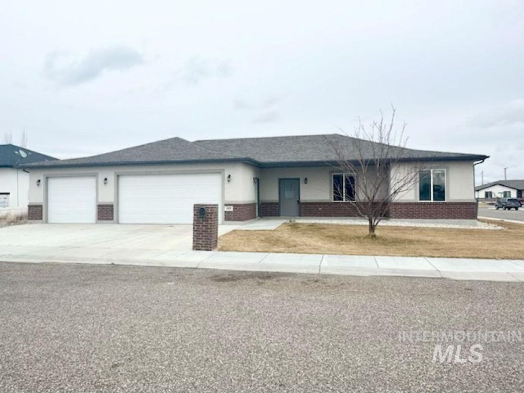 Photo of 585 Clearwater Way, Heyburn, ID 83336 (MLS # 98976745)