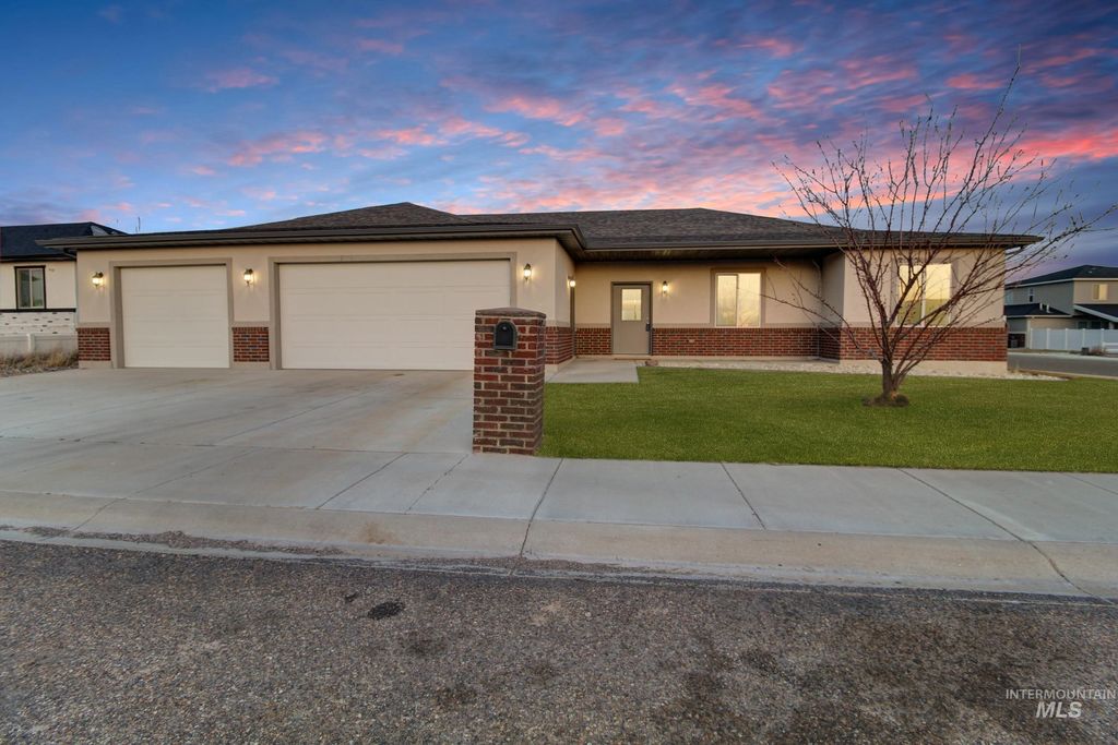 Photo of 585 Clearwater Way, Heyburn, ID 83336 (MLS # 98976745)