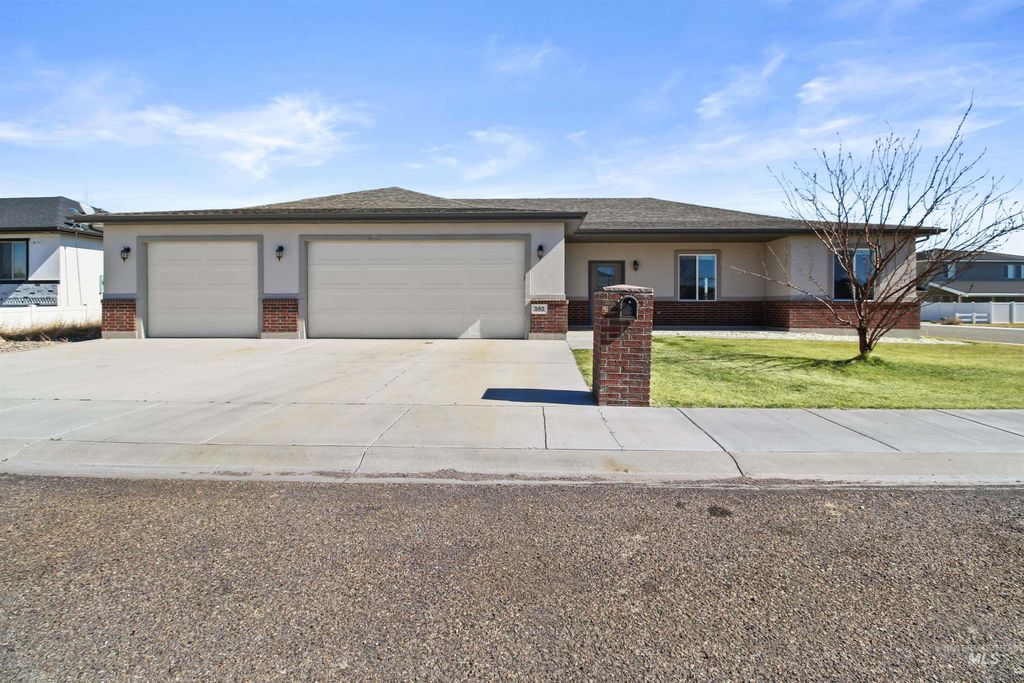 Photo of 585 Clearwater Way, Heyburn, ID 83336 (MLS # 98976745)