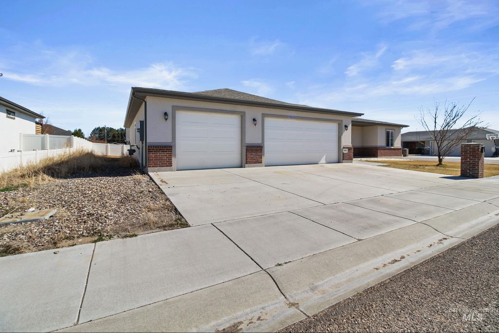 Photo of 585 Clearwater Way, Heyburn, ID 83336 (MLS # 98976745)