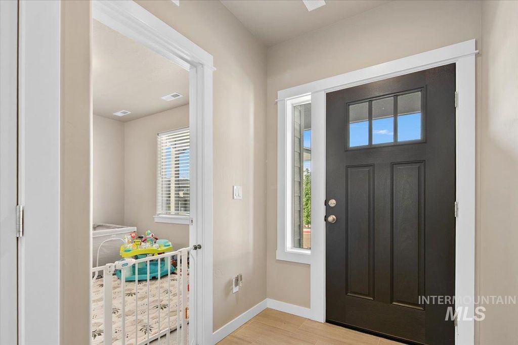 Photo of 989 N Acer Loop, Nampa, ID 83687 (MLS # 98974483)