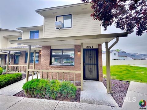 Photo of 2928 S Abbs Lane, Boise, ID 83705 (MLS # 98968028)