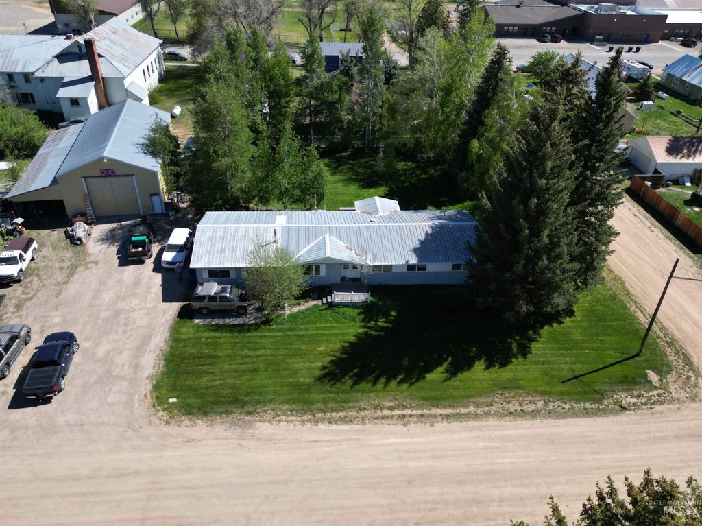 Photo of 206 E Alturas Ave, Fairfield, ID 83327 (MLS # 98987876)