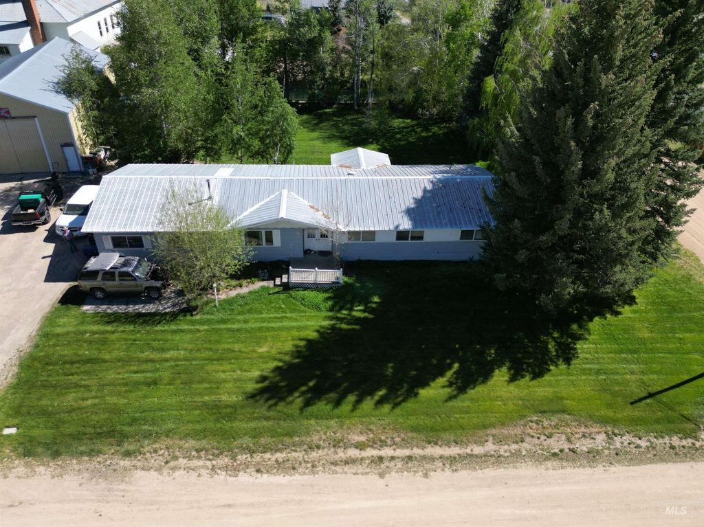 Photo of 206 E Alturas Ave, Fairfield, ID 83327 (MLS # 98987876)