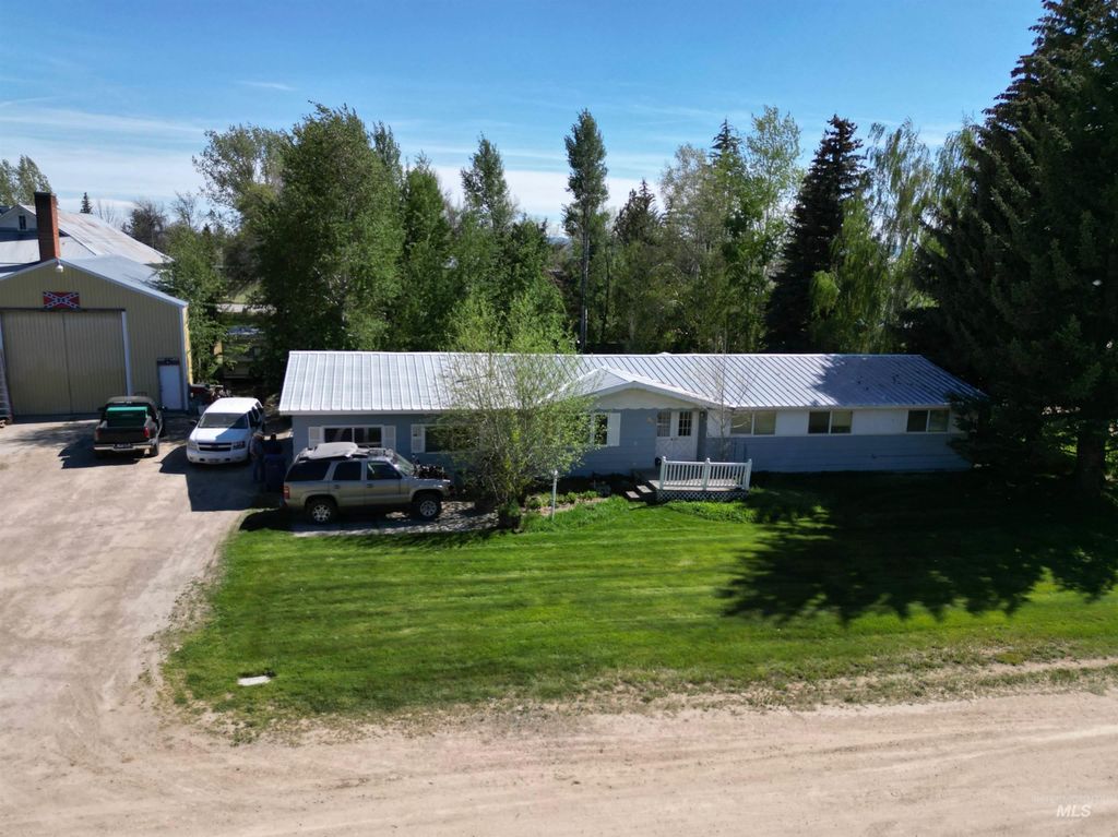 Photo of 206 E Alturas Ave, Fairfield, ID 83327 (MLS # 98987876)